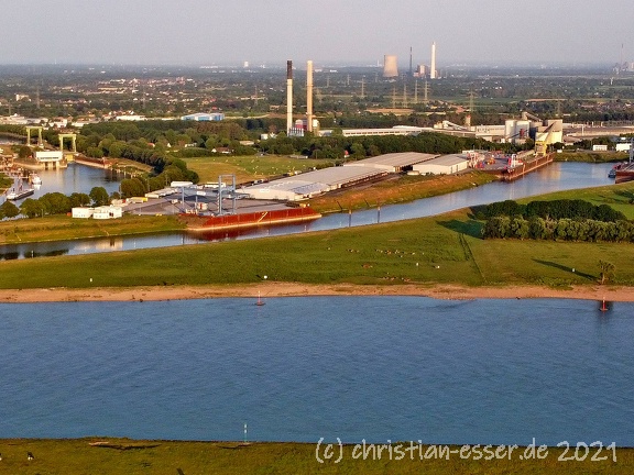 Luftbild des Hafens Emmelsum im Juni 2020