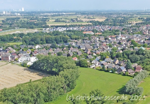 Luftbild der Gemeinde Alpen - Im Heesefeld im Juli 2021