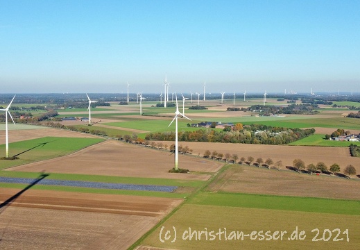 Überblick aus 100 Metern Höhe im Oktober 2021 über den Windpark Kerken