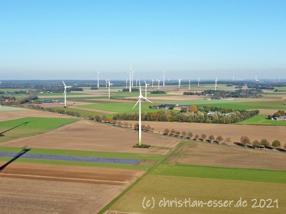 Überblick aus 100 Metern Höhe im Oktober 2021 über den Windpark Kerken