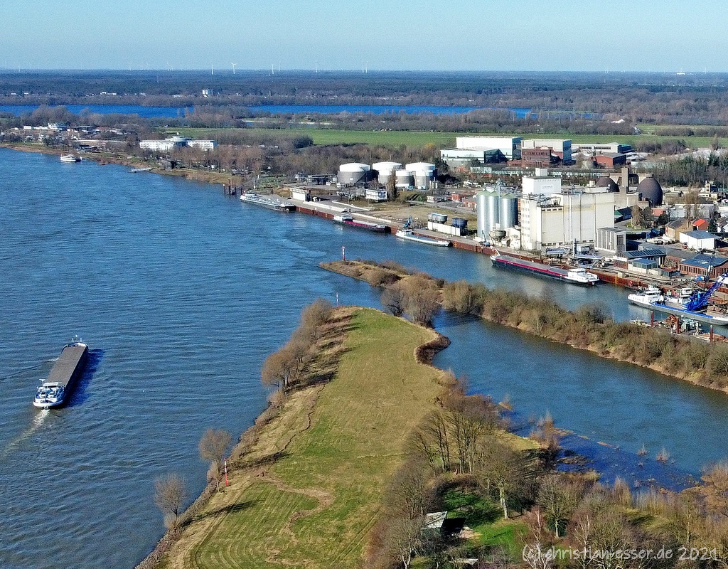 Luftbild des Hafens Wesel im Frühjahr 2022