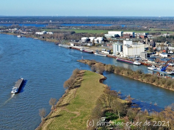 Luftbild des Hafens Wesel im Frühjahr 2022